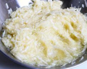 Как приготовить кабачковые оладьи с сыром и чесноком Например кабачковые оладьи с сыром