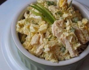 Chinakohlsalat mit Hühnchen und Mais