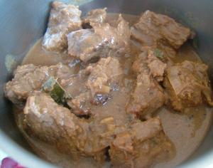 Köstliche Ziegengerichte: Kochfunktionen, Rezepte mit Fleisch in Bechamelsauce