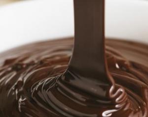 Kek için çikolata sosu: yemek tarifleri